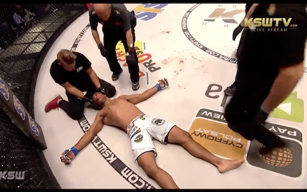 Potężny nokaut jednym ciosem w KSW 46. Nosze w oktagonie! [WIDEO]