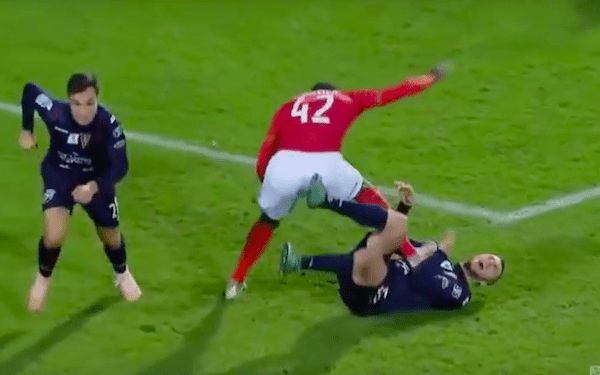 Brutalny faul w meczu LOTTO Ekstraklasy. Klub przeprasza za swojego piłkarza [WIDEO]