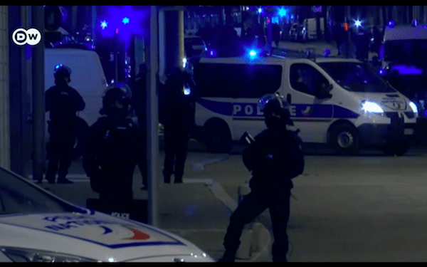 Polak usiłował powstrzymać zamachowca ze Strasburga. Teraz jest w stanie krytycznym