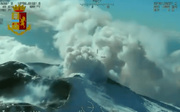 Tak wygląda krajobraz po erupcji Etny. Szokujące nagranie [WIDEO]