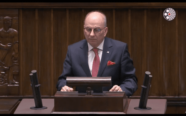 Ostre starcie w Sejmie. Niemy protest posła i reakcja marszałka: „Pajacować może pan gdzie indziej” [WIDEO]