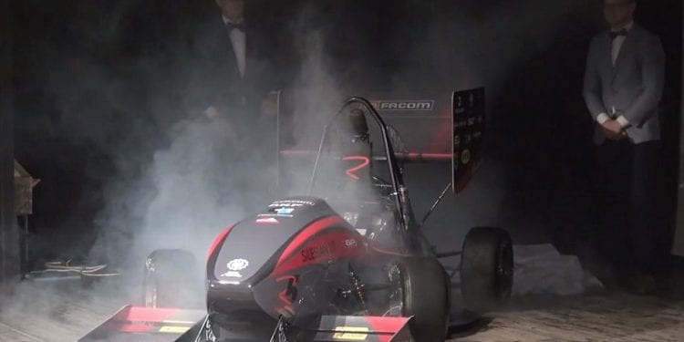 Bolid studentów Politechniki Śląskiej przyspiesza do „setki” w 3,5 sekundy