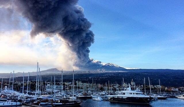 Etna się budzi! Ponad 130 wstrząsów w ciągu doby