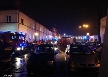 Ewakuacja sądu w Miechowie. Mężczyzna rozsypał biały proszek twierdząc, że to wąglik