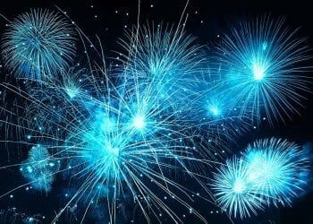 Sylwester 2018. Coraz więcej miast rezygnuje z fajerwerków