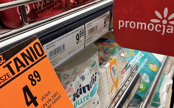 Sklepy przed świętami wzajemnie się pilnują? Wiele z promowanych produktów ma identyczne ceny