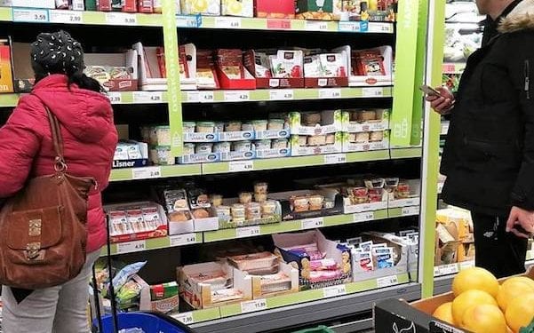 Badanie: Polacy coraz częściej kupują gotowe dania. Głównie z oszczędności czasu