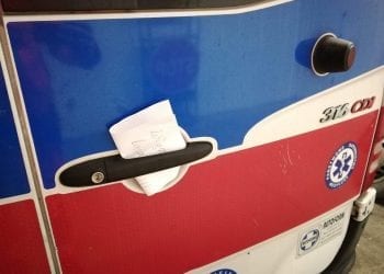 Zdenerwowała ich karetka. „Wyłącz baranie migacz”