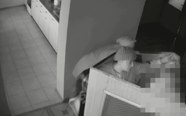 Dwie kobiety okradły 80-letnią staruszkę. Policja publikuje nagranie i prosi o pomoc [WIDEO]