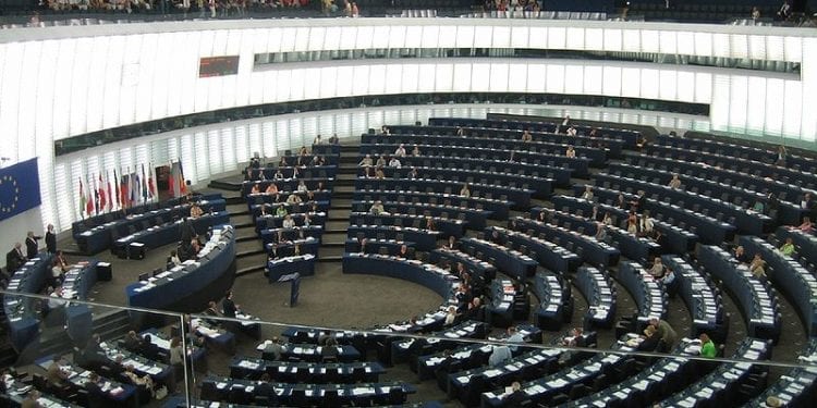 W UE zakazane zostaną plastikowe kubki, sztućce i słomki