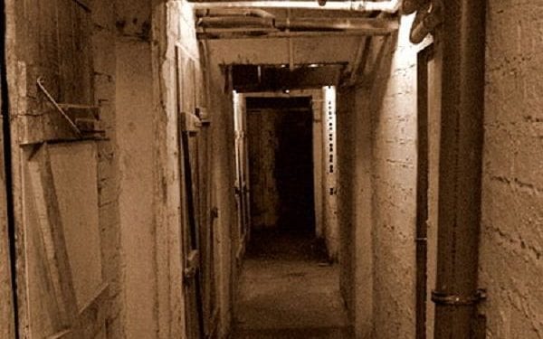 Brutalne zabójstwo w Wigilię. W piwnicy znaleziono ciało kobiety