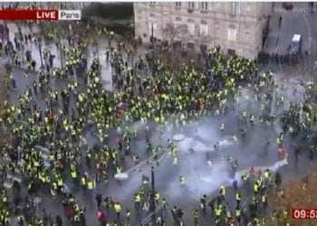 Kolejna fala zamieszek we Francji. Policja użyła gazu [FOTO+WIDEO]