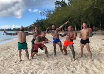 Szpilka kpi ze stereotypów. „Polacy na wakacjach!” [FOTO]