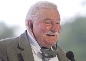 Amerykańska agencja prasowa pisze o stroju Wałęsy na pogrzebie Busha