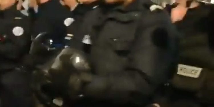 Zamieszki we Francji. Policja nie chce dłużej pałować demonstrantów