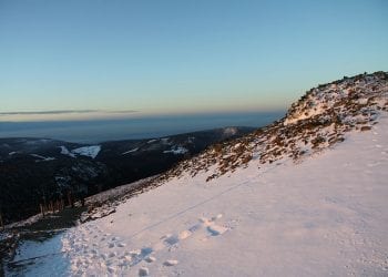 Wchodzili na Śnieżkę w krótkich spodenkach