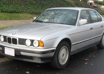 25-letnie nieużywane samochody BMW. Niezwykłe odkrycie w starym magazynie