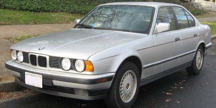 25-letnie nieużywane samochody BMW. Niezwykłe odkrycie w starym magazynie