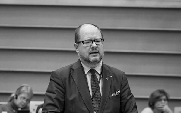 Parlament Europejski uczcił Pawła Adamowicza. „Nigdy nasz przeciwnik nie może stać się naszym wrogiem”