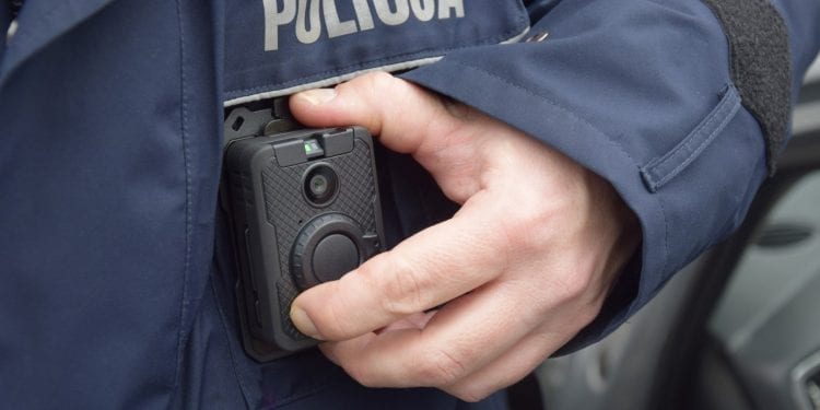 Elbląg: Policjanci otrzymali kamery. „Pozwolą wyjaśnić sytuacje sporne”
