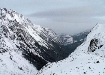 Groźna lawina w Dolinie Roztoki w Tatrach. Trwa akcja TOPR