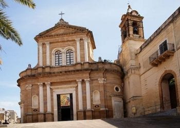 Władze pięknego sycylijskiego miasteczka sprzedają domy za… dolara!