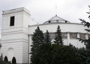 Dobre wieści dla PiS i PO w nowym sondażu. W Sejmie tylko cztery partie, fatalny wynik Nowoczesnej i Teraz