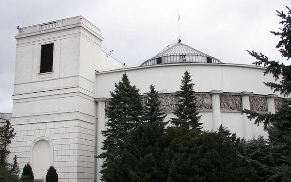 Dobre wieści dla PiS i PO w nowym sondażu. W Sejmie tylko cztery partie, fatalny wynik Nowoczesnej i Teraz