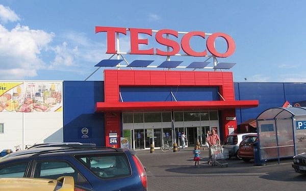 Tesco zamyka kolejne sklepy w naszym kraju. 1300 osób straci pracę