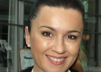 Beata Tadla na proteście przed siedzibą TVP