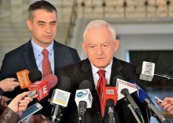 „Latami będziemy pamiętać obraz triumfującego bandyty”. Ostry komentarz Leszka Millera po tragedii w Gdańsku