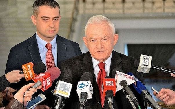 „Latami będziemy pamiętać obraz triumfującego bandyty”. Ostry komentarz Leszka Millera po tragedii w Gdańsku