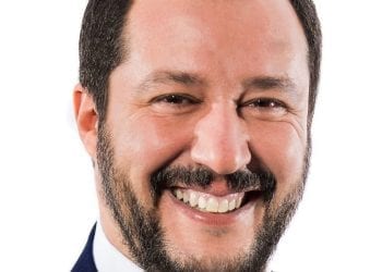 Zdjęcie wicepremiera Włoch podbiło polski internet. Jest kibicem!