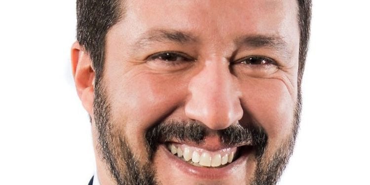 Zdjęcie wicepremiera Włoch podbiło polski internet. Jest kibicem!