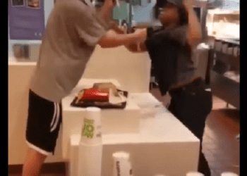 Brutalnie zaatakował pracownicę McDonald’s. Poszło o plastikową słomkę [WIDEO]