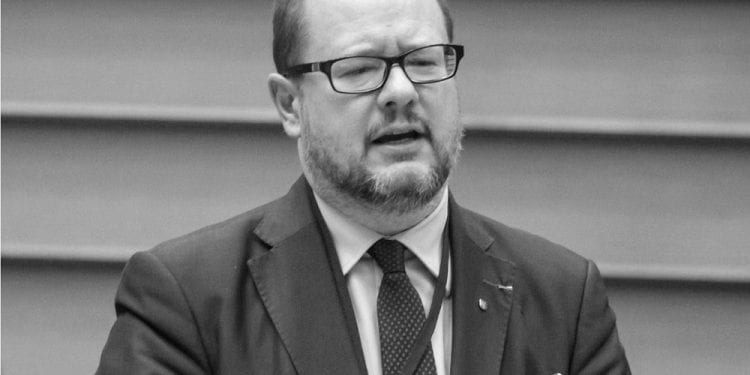 Wzruszające sceny w Gdańsku. Mieszkańcy upamiętnili Pawła Adamowicza