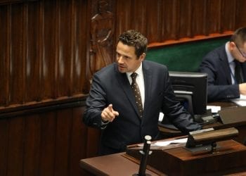 Trzaskowski reaguje na skandaliczną grafikę. Wicedyrektor zawieszony