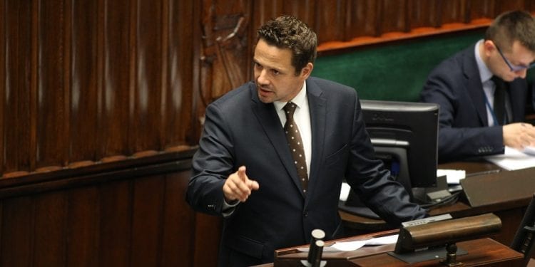 Trzaskowski reaguje na skandaliczną grafikę. Wicedyrektor zawieszony