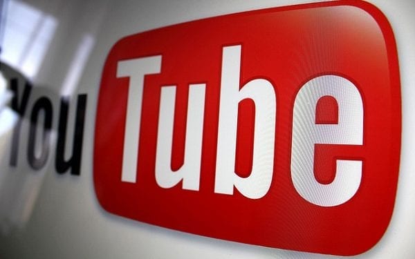 YouTube wypowiada wojnę teoriom spiskowym. Wdraża kontrowersyjne rozwiązanie