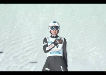 Kamil Stoch pobił rekord skoczni. Jest podium dla Polaka! [WIDEO]