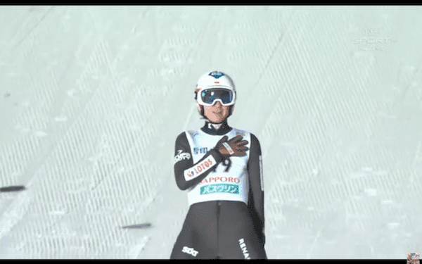 Kamil Stoch pobił rekord skoczni. Jest podium dla Polaka! [WIDEO]
