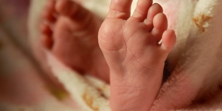 Spaliła swoją córeczkę w piecu, a potem poszła na wesele