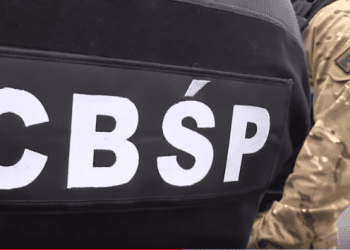 Kraków: Kibole zatrzymani za usiłowanie zabójstwa. Weszli do baru z nożem, maczetą i gazem [WIDEO]