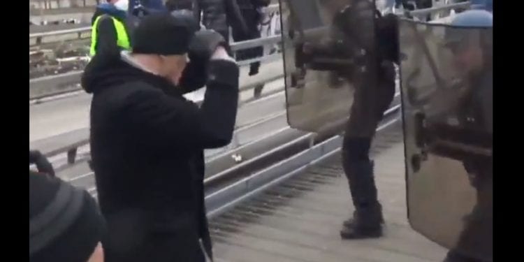 Bokser Christophe Dettinger zaatakował policję. Protest żółtych kamizelek