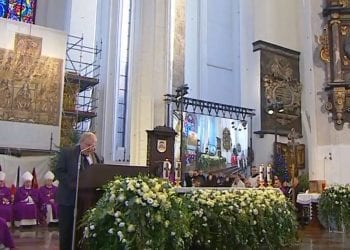 Pogrzeb Adamowicza. Hall o roli „tak zwanych mediów publicznych”