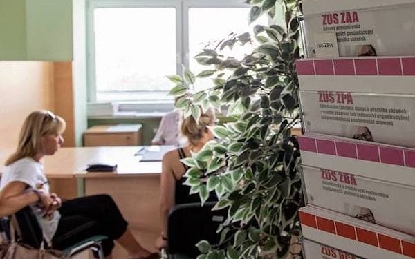 Przedsiębiorcy prosząc ZUS o rozłożenie składek na raty, muszą się liczyć z absurdalnymi żądaniami