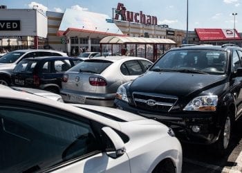 Informacje o klientach na wagę złota. Na przysklepowych parkingach dochodzi do łamania prawa?