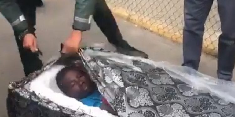 Imigranci ukryli się w materacach [WIDEO]