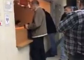 Mieszkańcy Gdańska masowo oddają krew dla Adamowicza