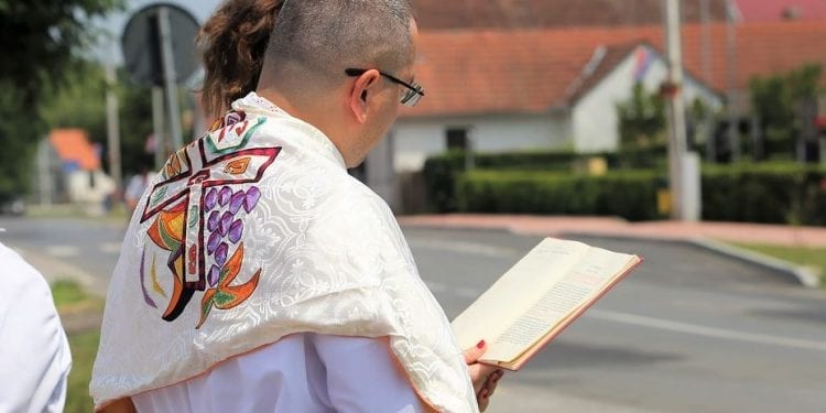 Bloger opisał wizytę księdza. „Nie chciał pieniędzy”